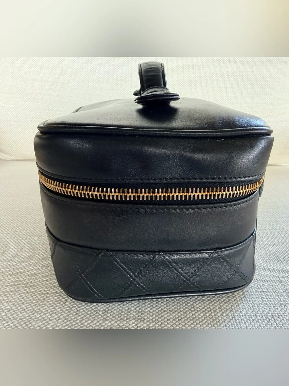 CHANEL Vintage Black Lambskin Vanity Cosmetic Case Gold CC Charm